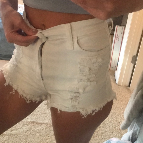 Best pair of high waisted white shorts! - Picture 4 of 7